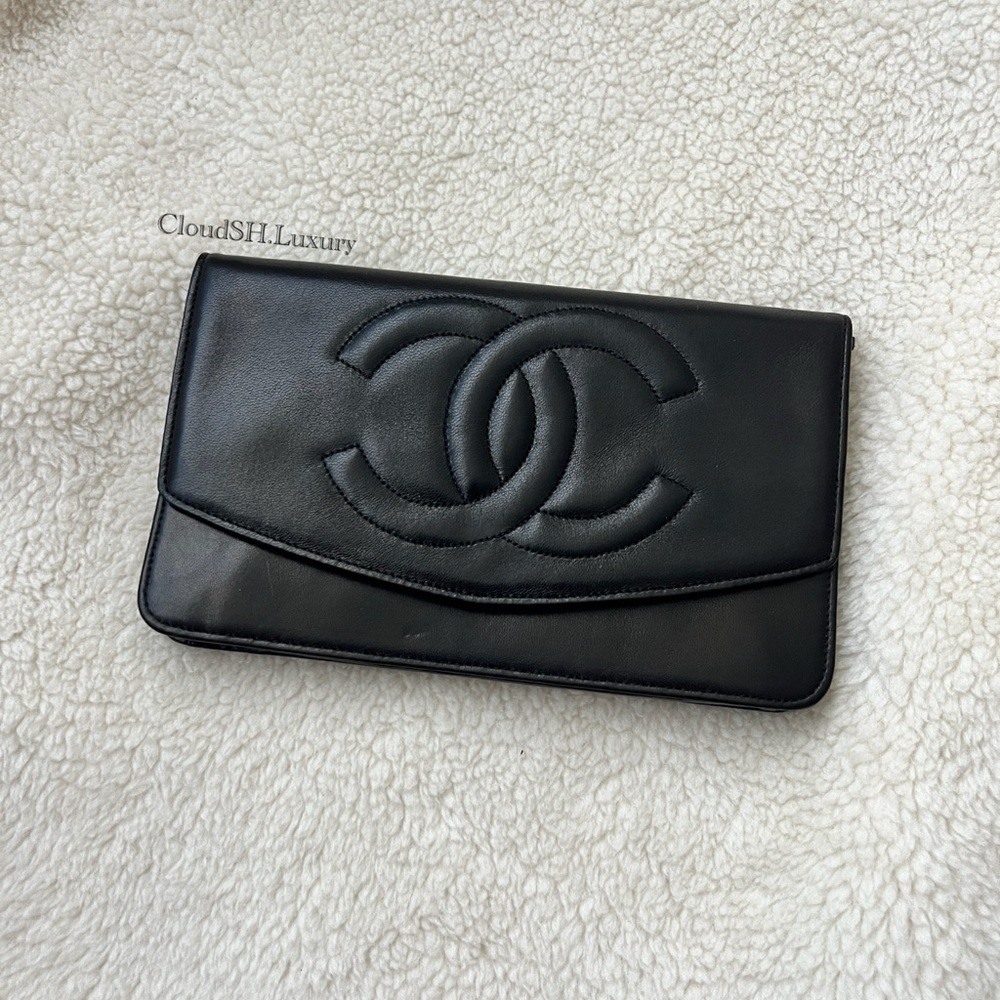 Auth Chanel Vintage CC Logo Black Lambskin Flap Wallet / Clutch